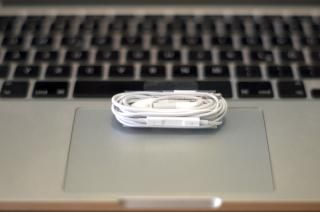 Tai nghe iPhone 4s zin theo máy