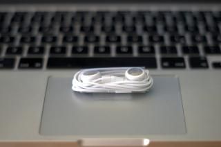 Tai nghe iPhone 4s zin theo máy - 1