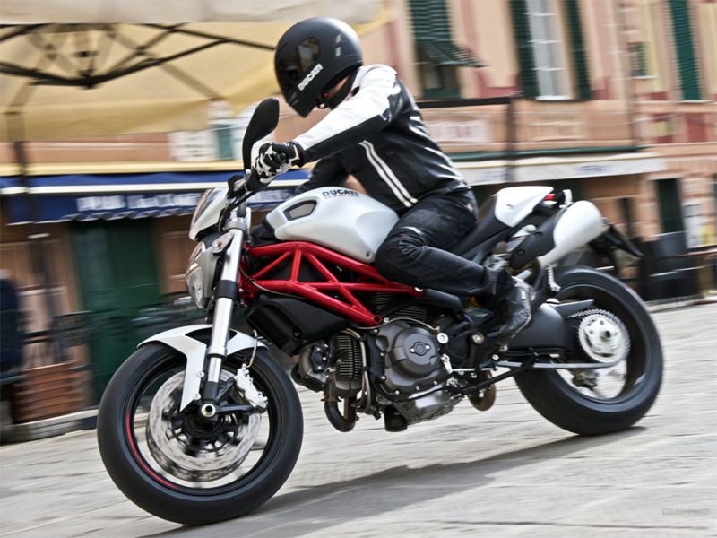 Ducati_Monster_796_2010_04_1024x768.jpg