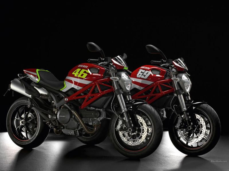 Ducati_Rossi_and_Hayden_Replica_Ducati_Monsters_2011_01_1024x768.jpg