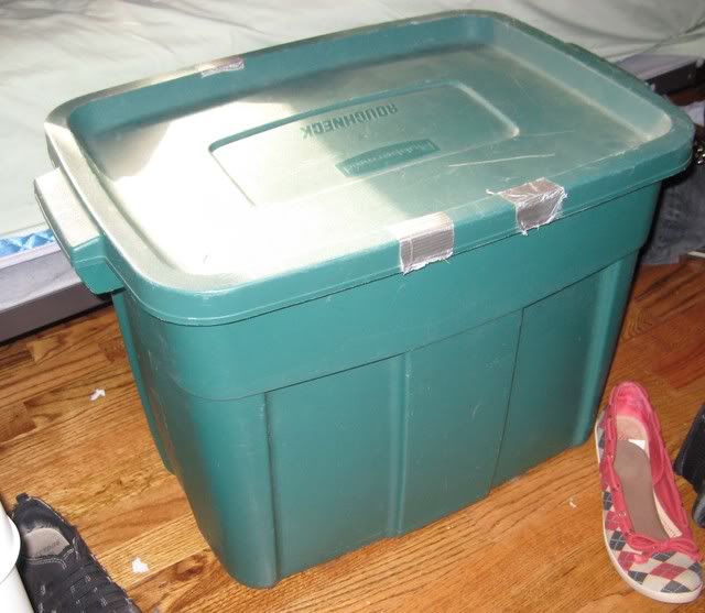 Rubbermaid tub, by picture by MovinOnUp_2008