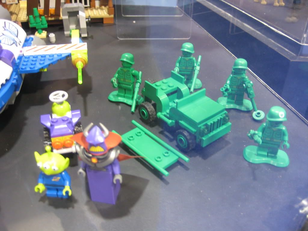 LEGOToyStory-GreenSoldiers.jpg