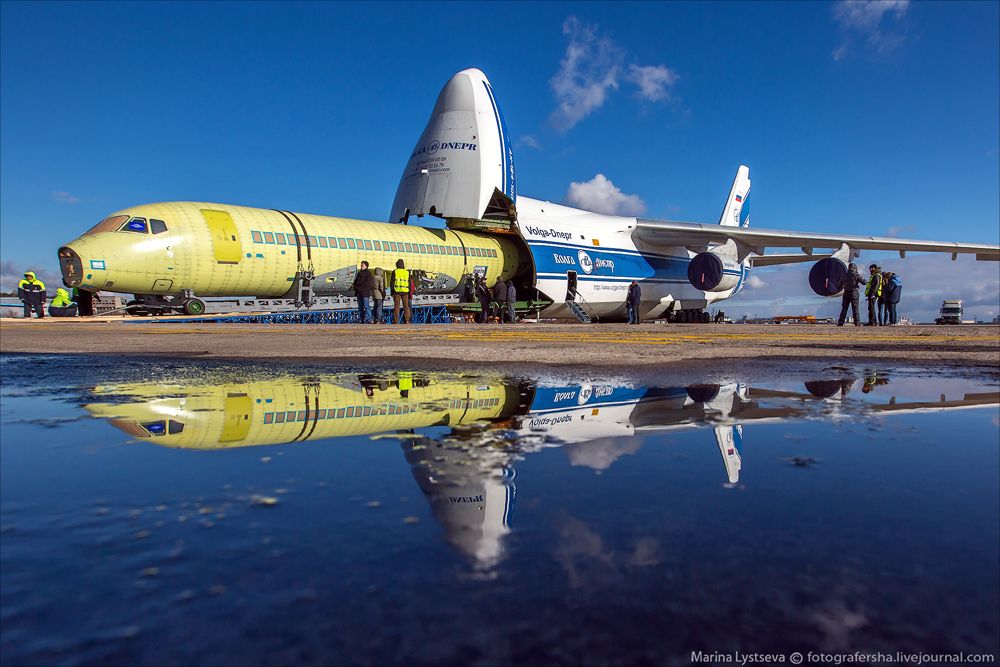 An-124 eating a Su-100