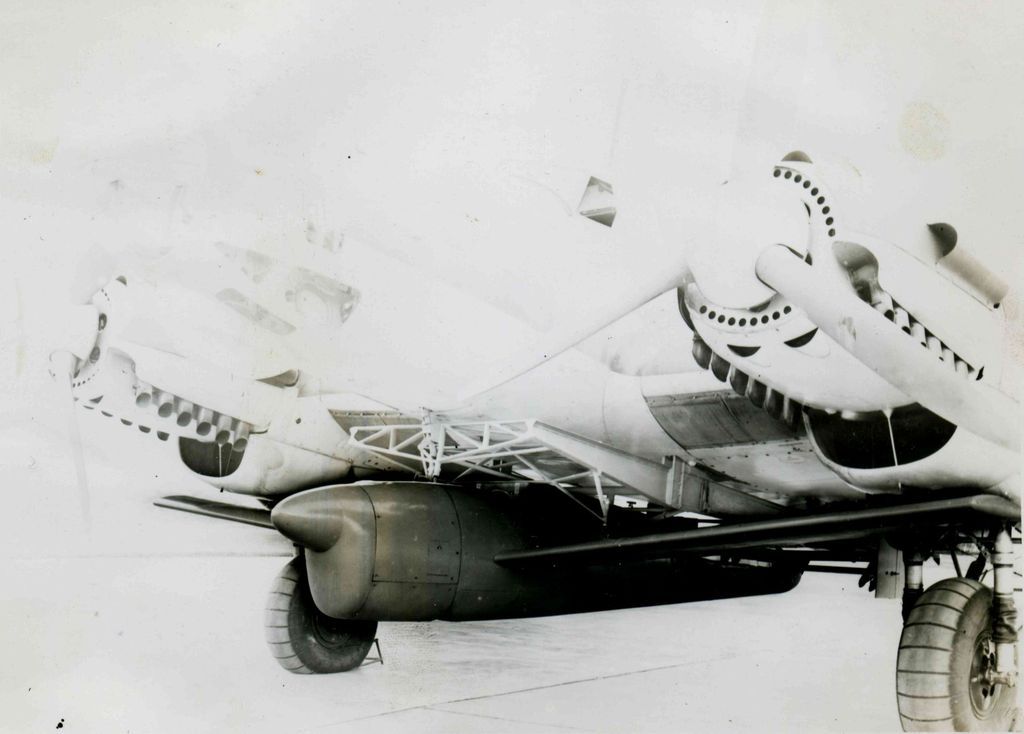 Fi 157 bajo un bombardero