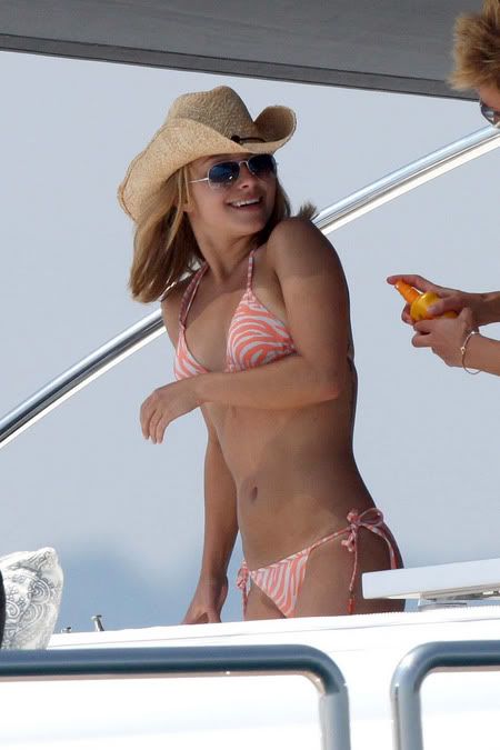 Hayden Panettiere Bikini Photos In Cannes 
