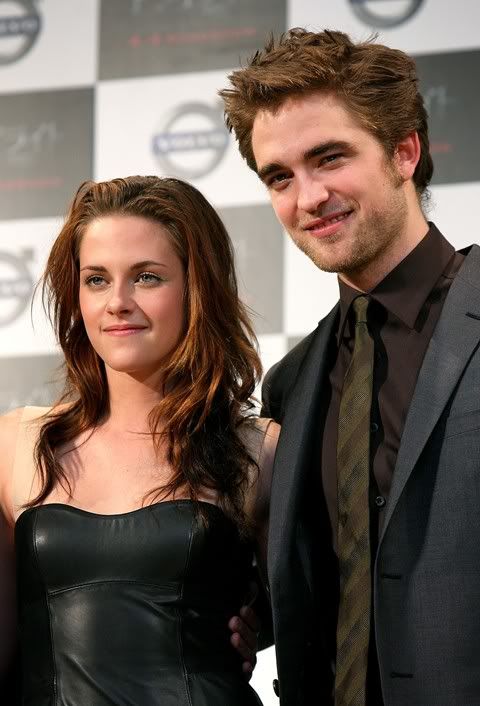 Robert Pattinson And Kristen Stewart Engaged