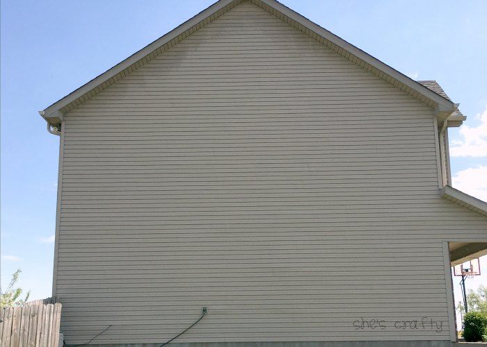 How to clean moldy siding