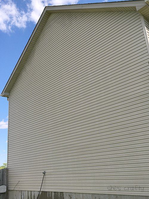 How to clean moldy siding