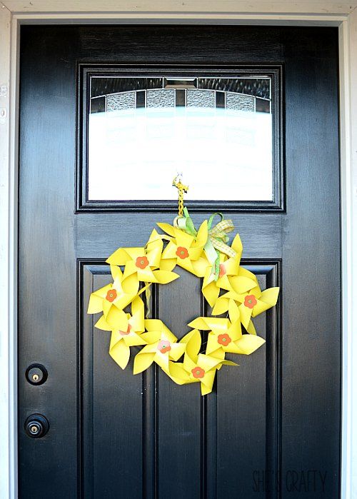 colorful spring time wreath, yellow and green daffodil