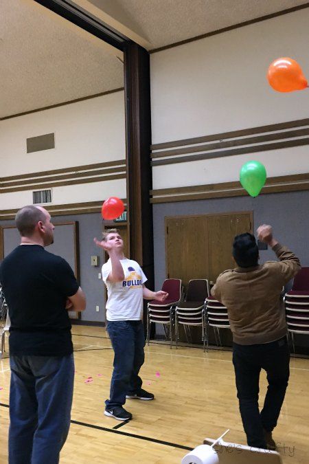 Minute to Win it games for party - balloon up