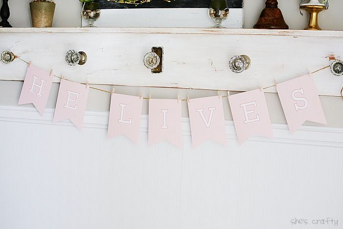 How to style an Easter Mantel with free printables