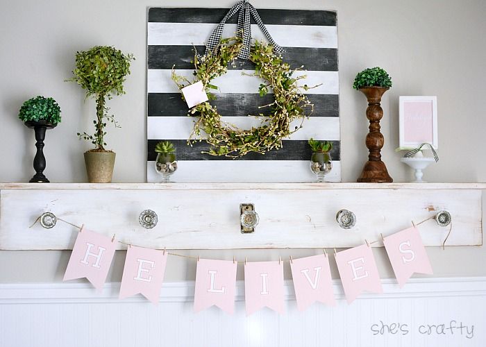 How to style an Easter Mantel with free printables #hallelujah