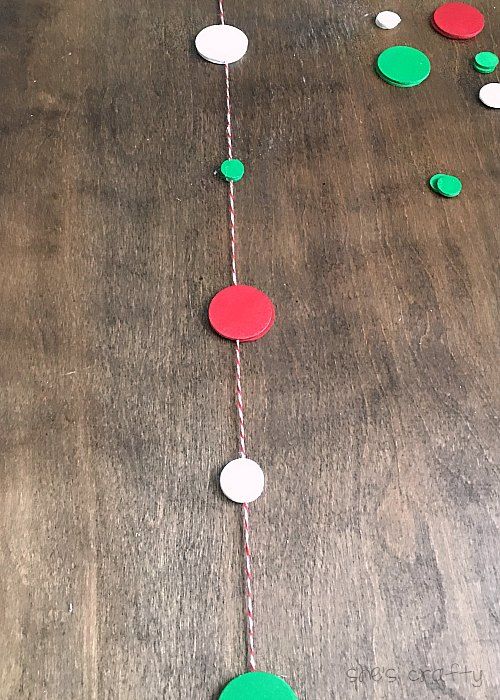 This Christmas tree garland is simple, easy and a gorgeous mix of red, green and white dots