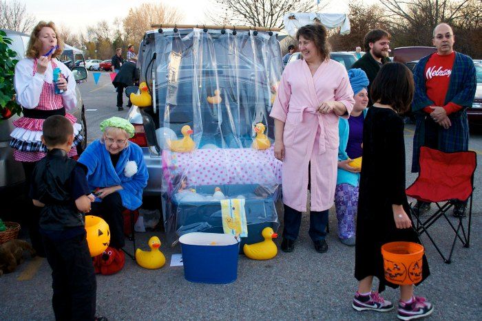 bath time trunk for trunk or treat